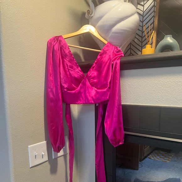 crop pink top - Picture 2 of 3